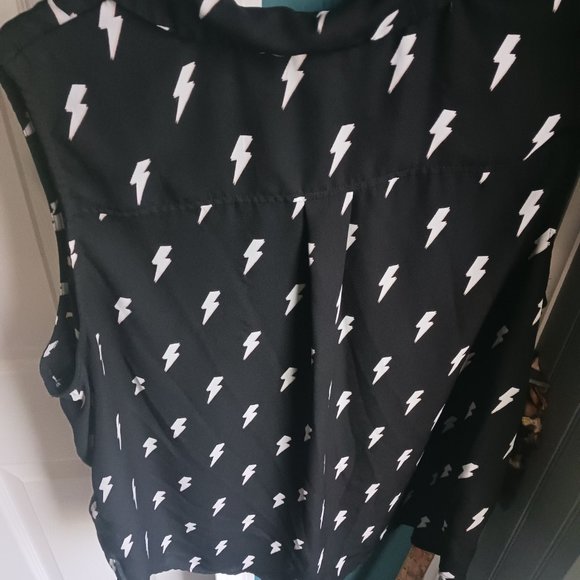 sleeveless button down, black with lightning bolt print - Picture 2 of 3